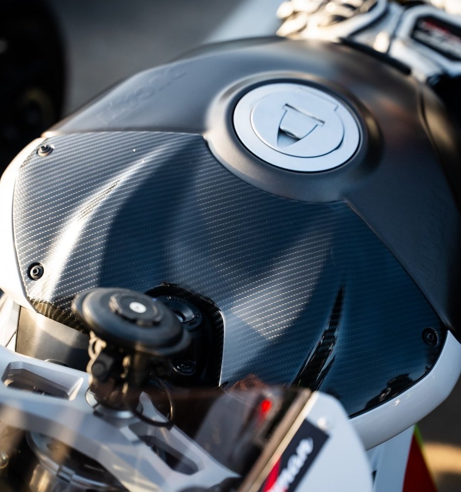 Hyper Gloss Real Carbon Fiber PPF - Aura Vinyl