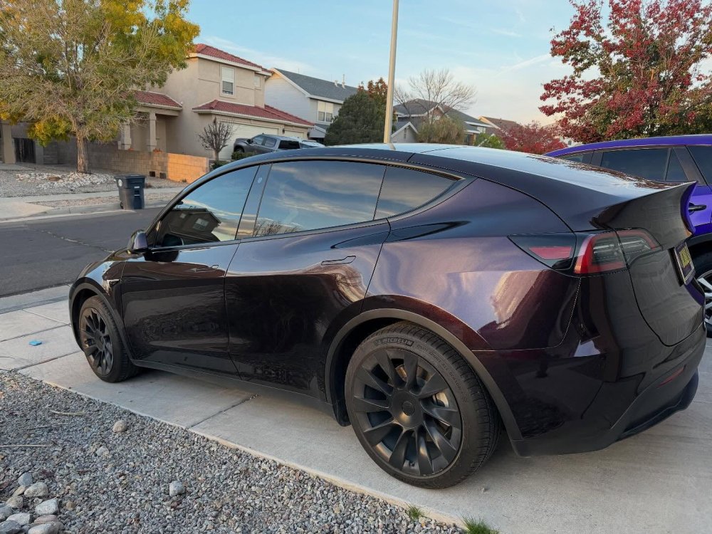 Ultra Gloss Diamond Black Red Shift - Aura Vinyl