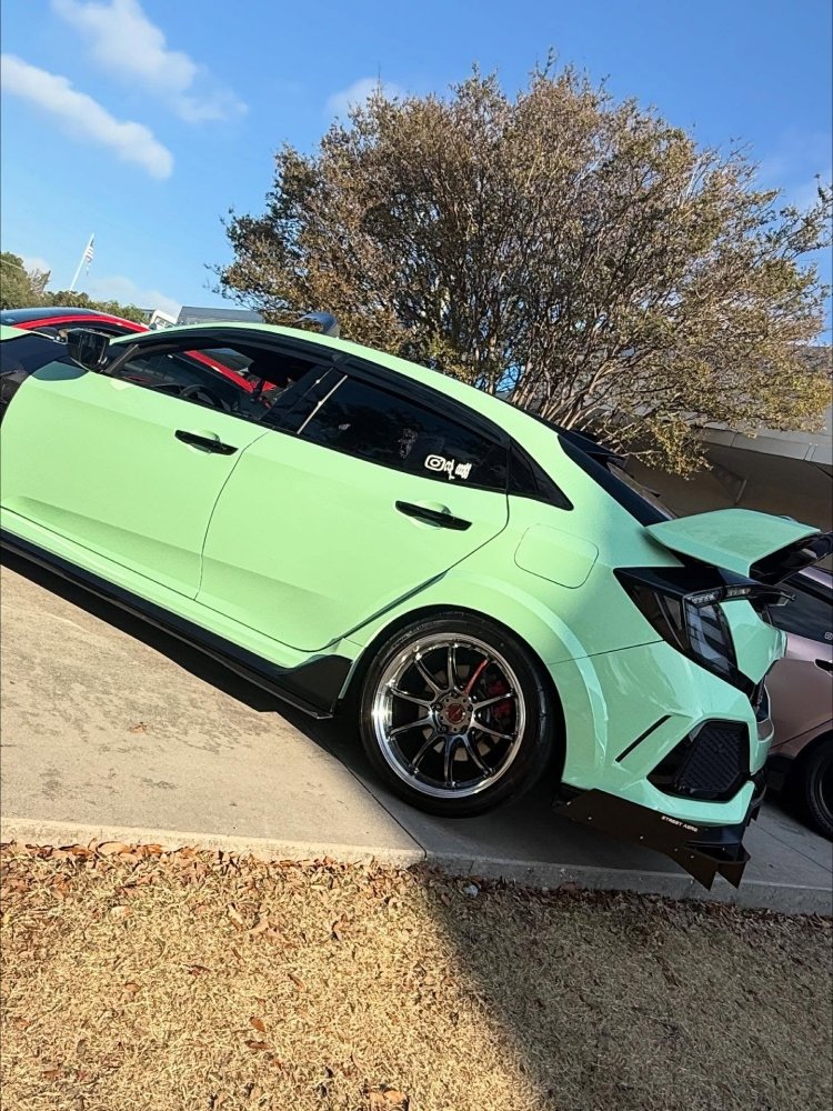 Ultra Gloss Pistachio Green - Aura Vinyl