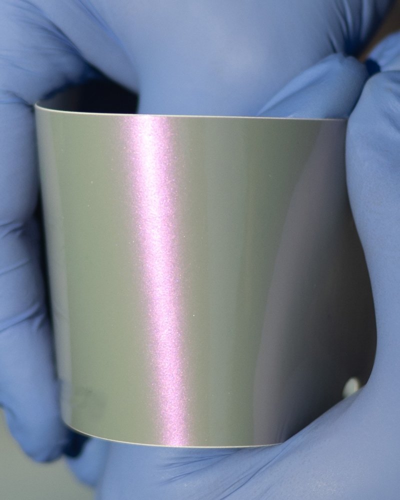 Gloss Dark Grey Red Shift - Aura Vinyl