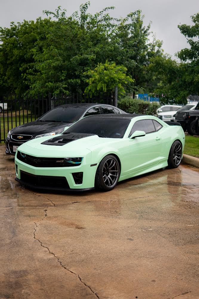 Gloss Pistachio Green - Aura Vinyl