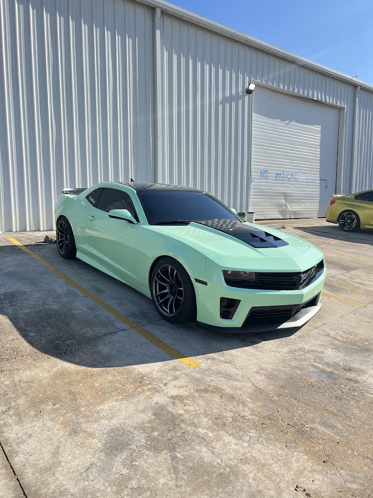 Gloss Pistachio Green - Aura Vinyl