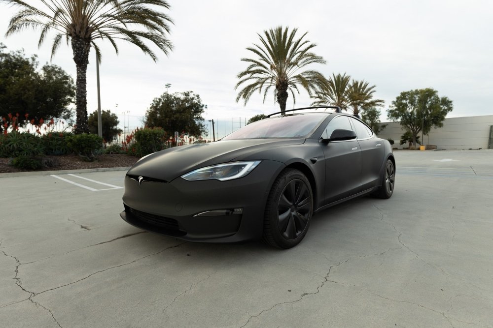 Matte Phantom Black Gold - Aura Vinyl