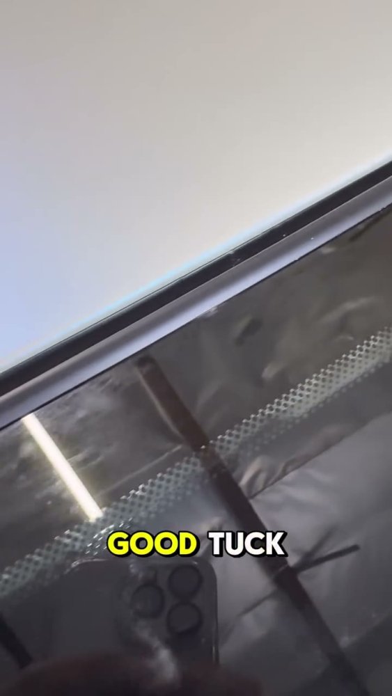 How to tuck vinyl wrap behind rubber window seals - Aura Vinyl