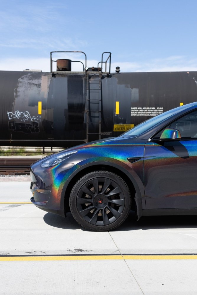 Psychedelic Grey gloss wrap on car exterior