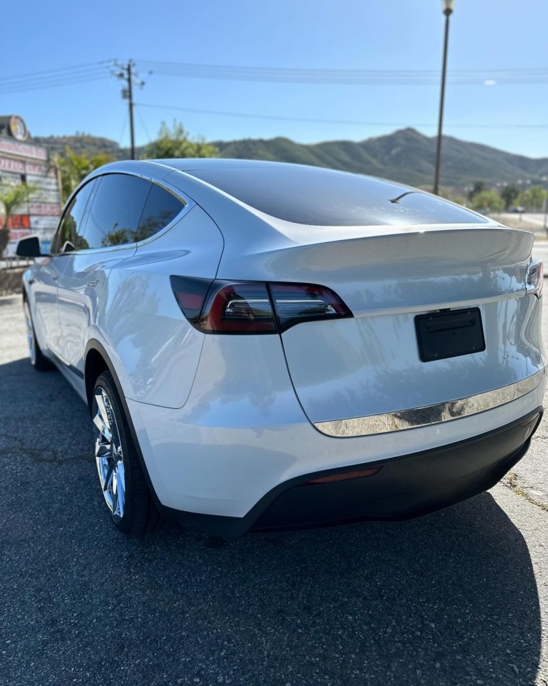 Glossy white iridescent vinyl