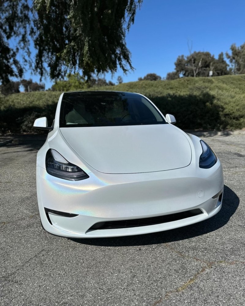 Car With Gloss Iridescent White 