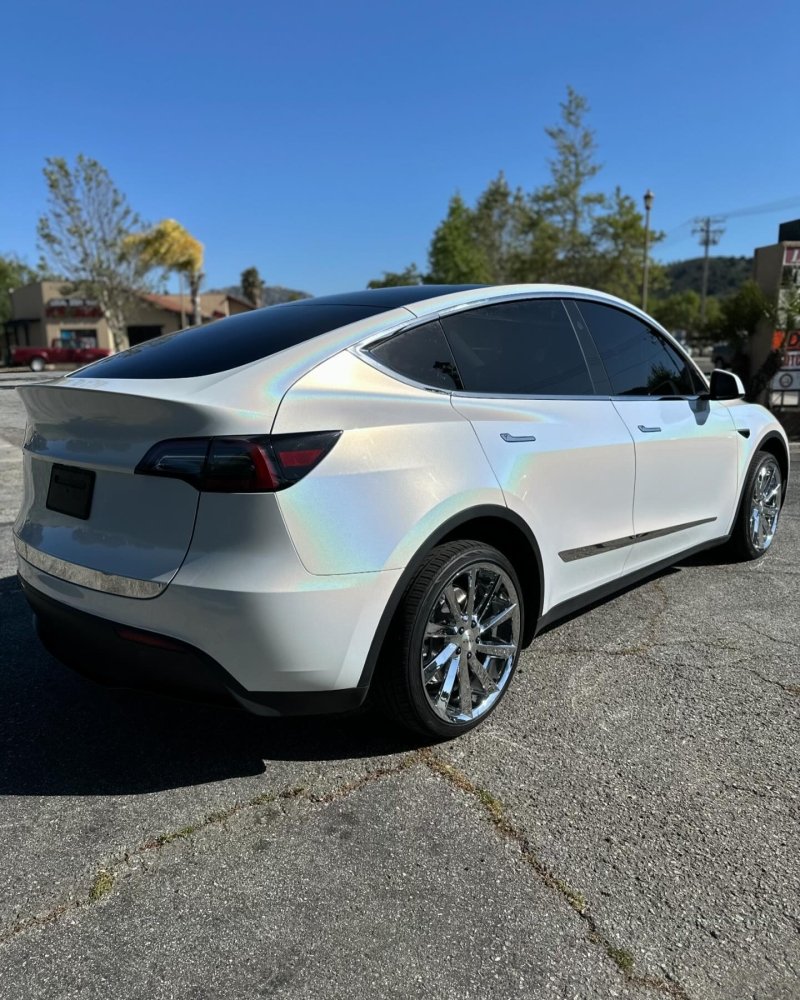Gloss Iridescent White wrapped car
