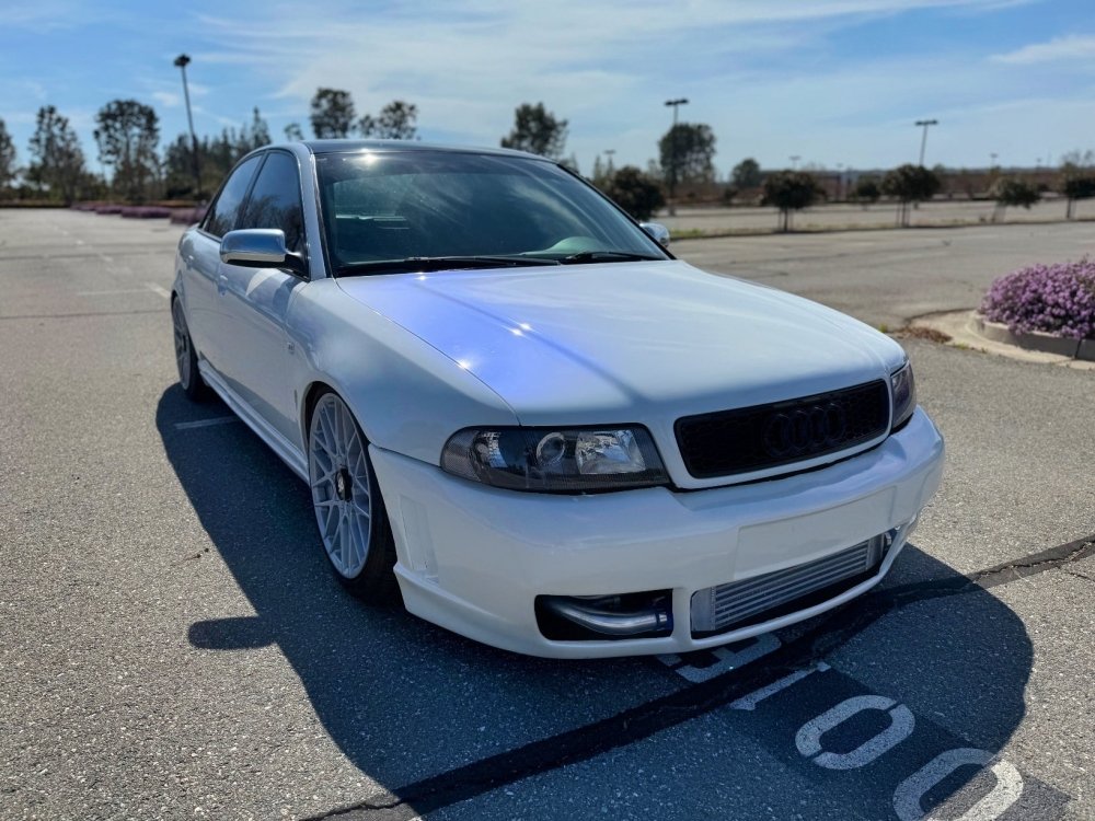 Gloss White Blue Shift - Aura Vinyl