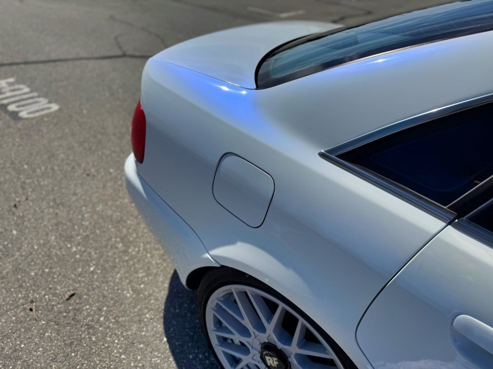 Gloss White Blue Shift - Aura Vinyl