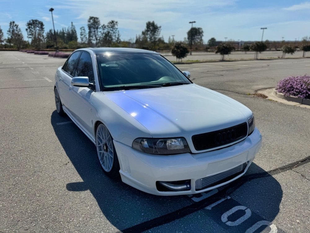 Gloss White Blue Shift - Aura Vinyl