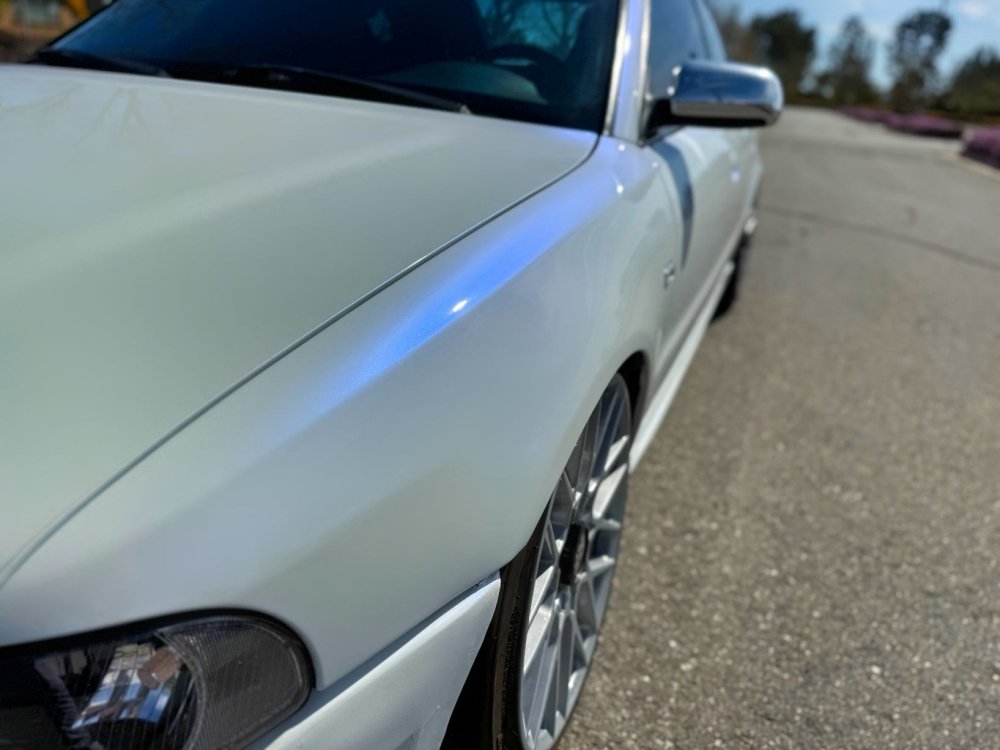 Gloss White Blue Shift - Aura Vinyl