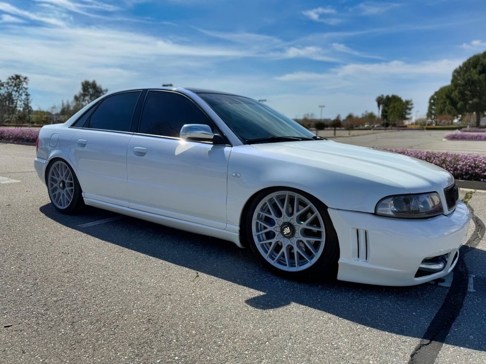 Gloss White Blue Shift - Aura Vinyl