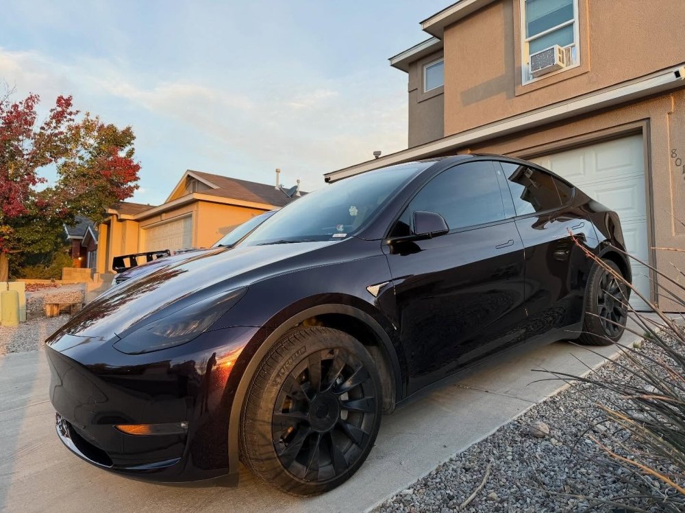 Ultra Gloss Diamond Black Red Shift - Aura Vinyl