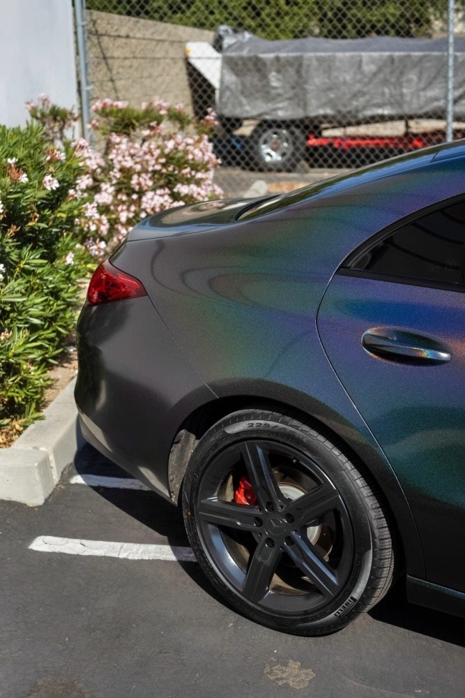 Gloss Iridescent Black - Aura Vinyl