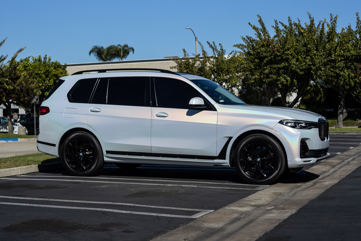 Shiny iridescent white wrap finish