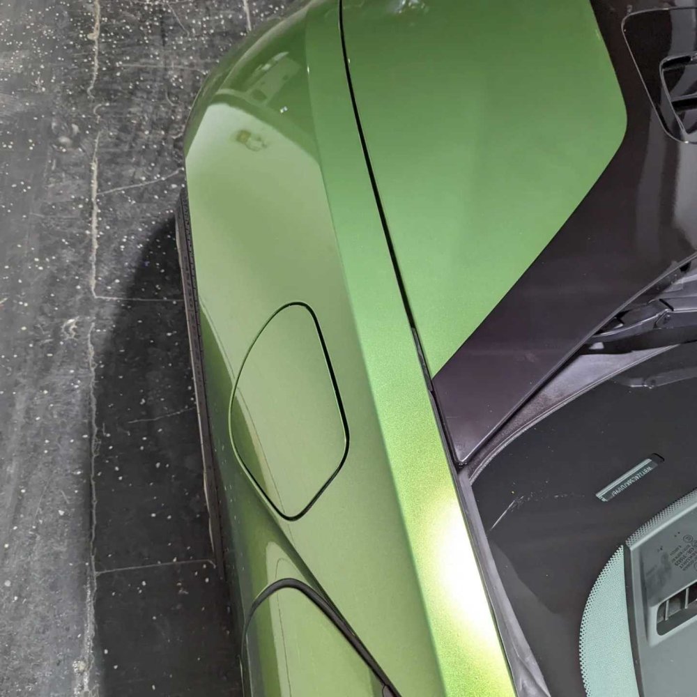 Gloss Paint Metallic Mamba Green - Aura Vinyl
