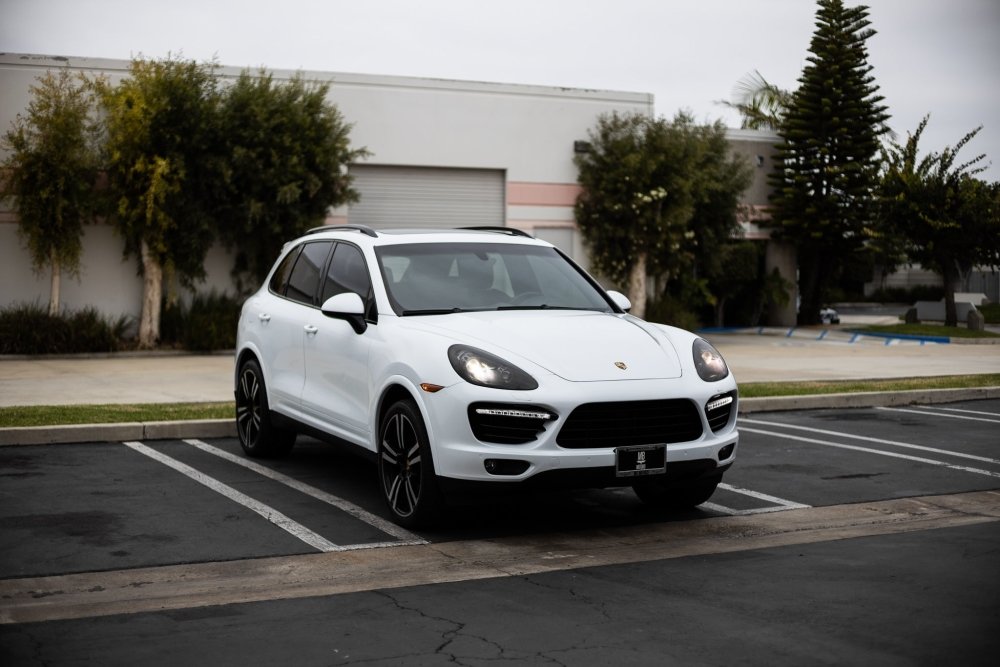 Gloss Paint Metallic White - Aura Vinyl