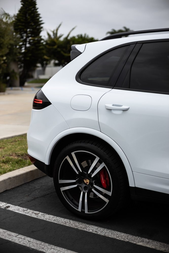 Gloss Paint Metallic White - Aura Vinyl