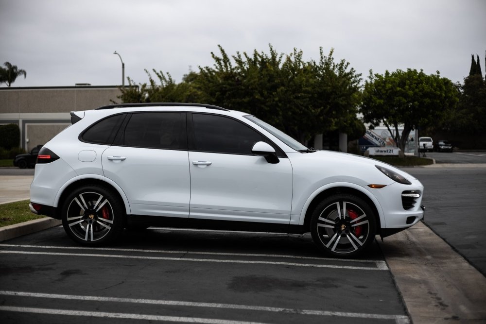 Gloss Paint Metallic White - Aura Vinyl