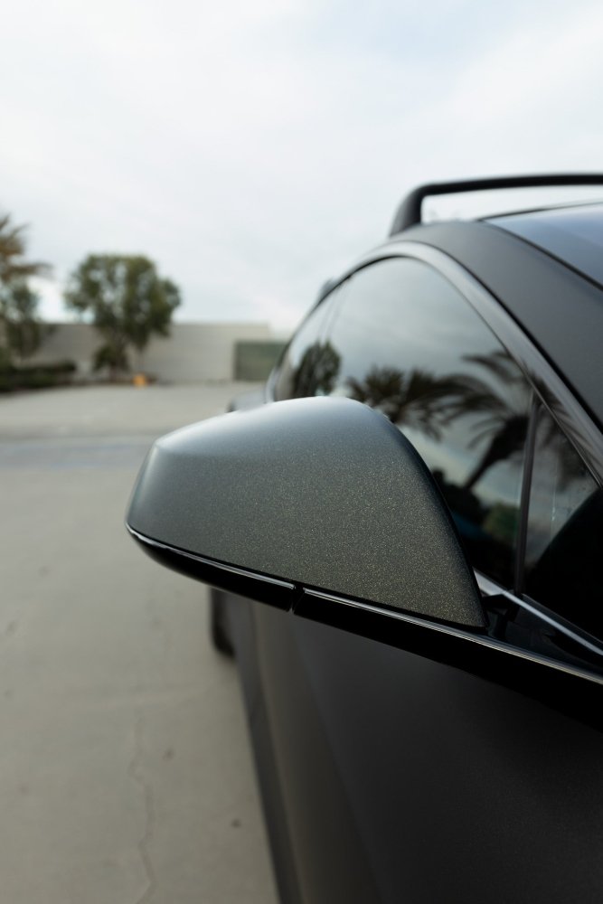 Matte Phantom Black Gold - Aura Vinyl