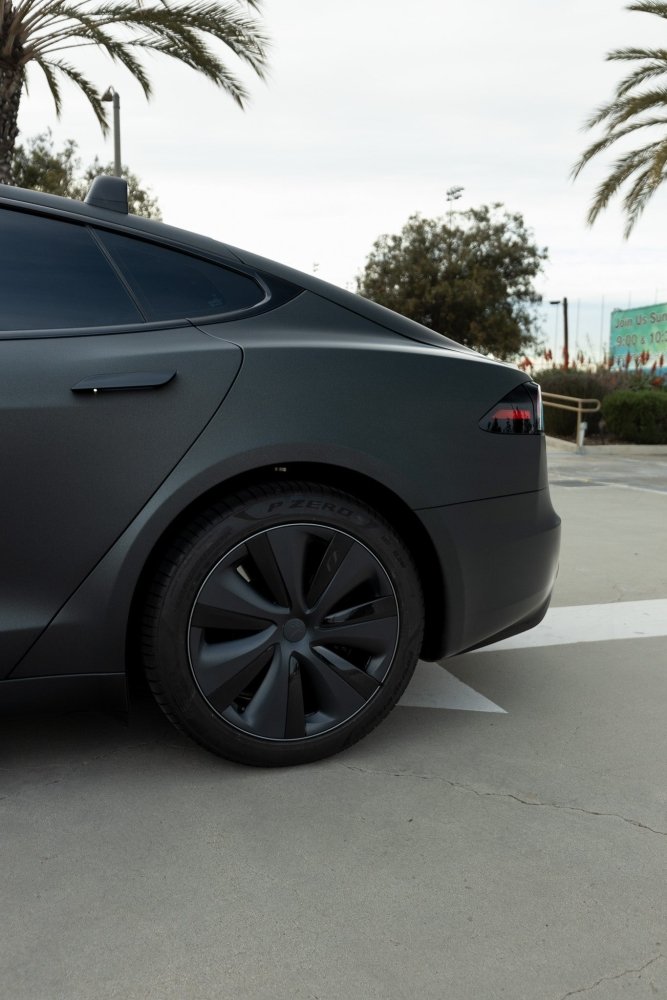 Matte Phantom Black Gold - Aura Vinyl