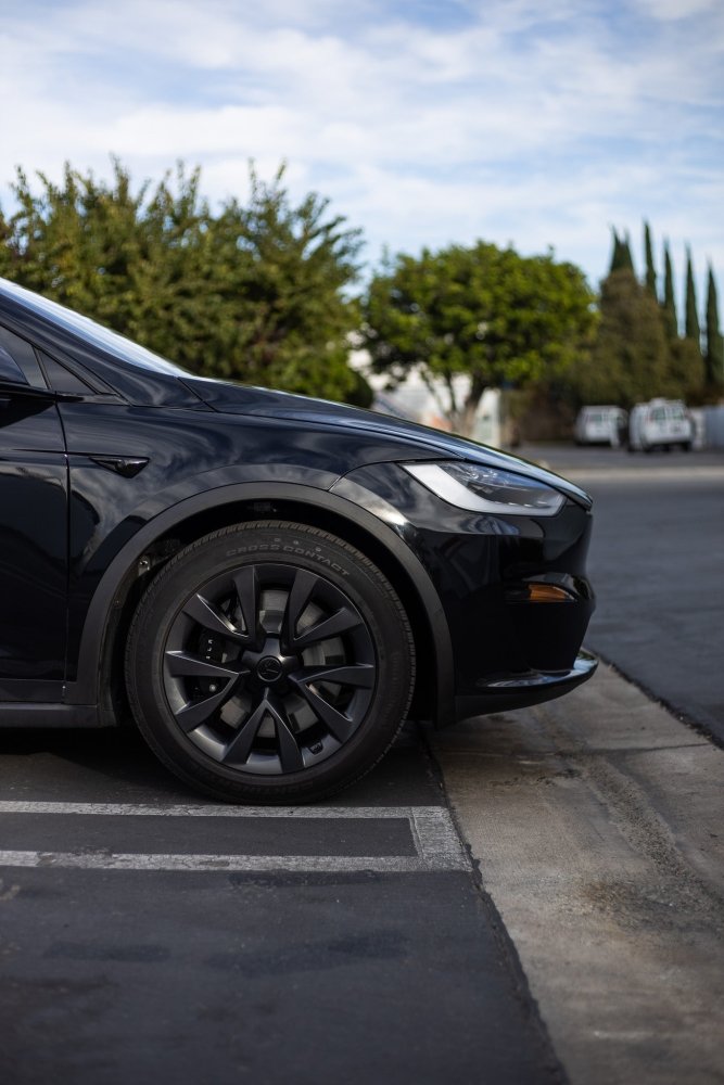 Black vinyl film high shine