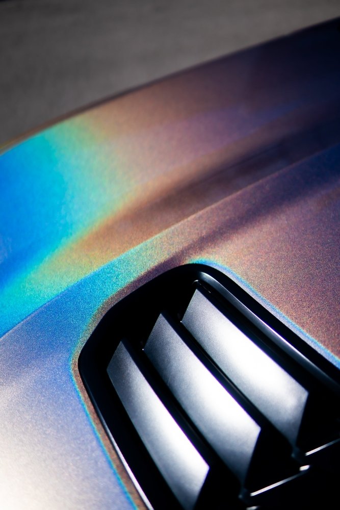Ultra Gloss Iridescent Silver - Aura Vinyl