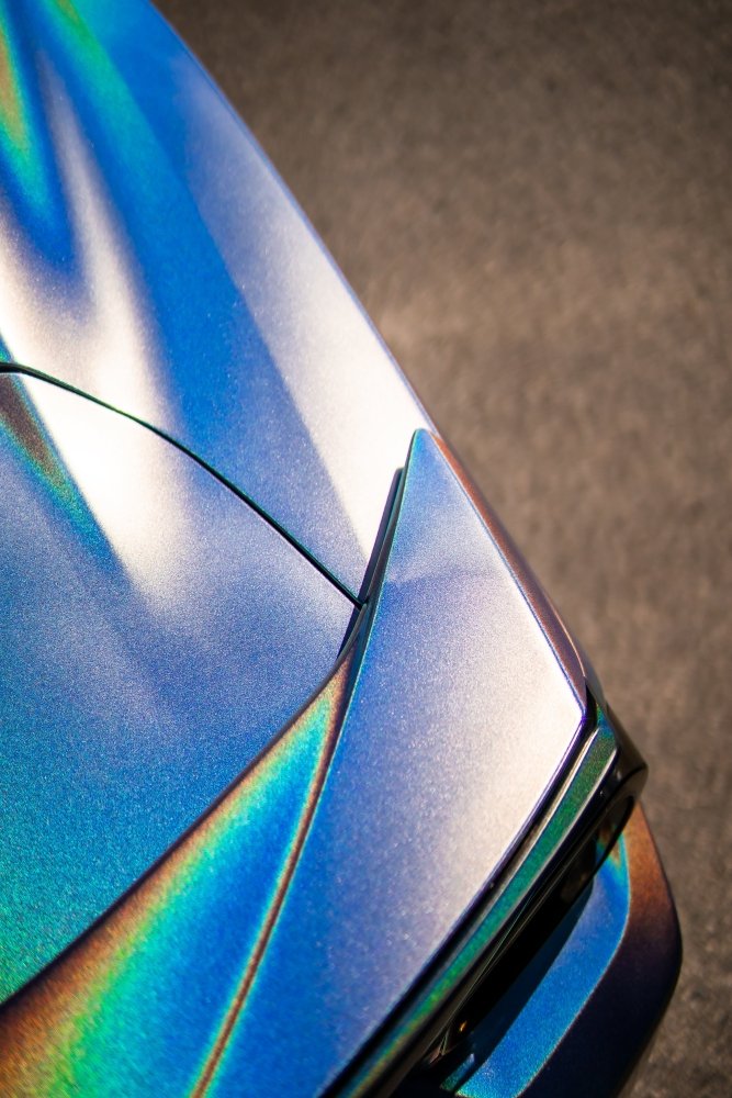 Ultra Gloss Iridescent Silver - Aura Vinyl